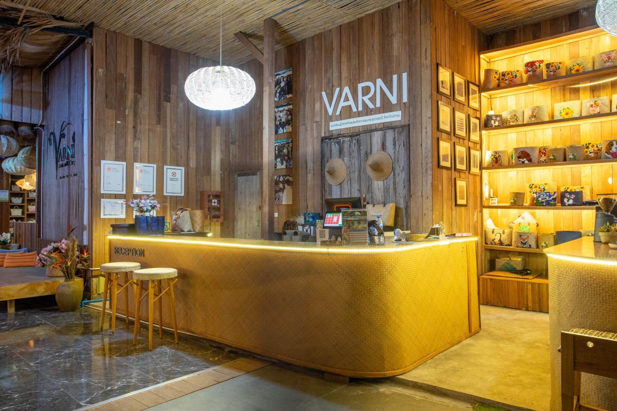 Varni Homestay Phatthalung Exteriör bild